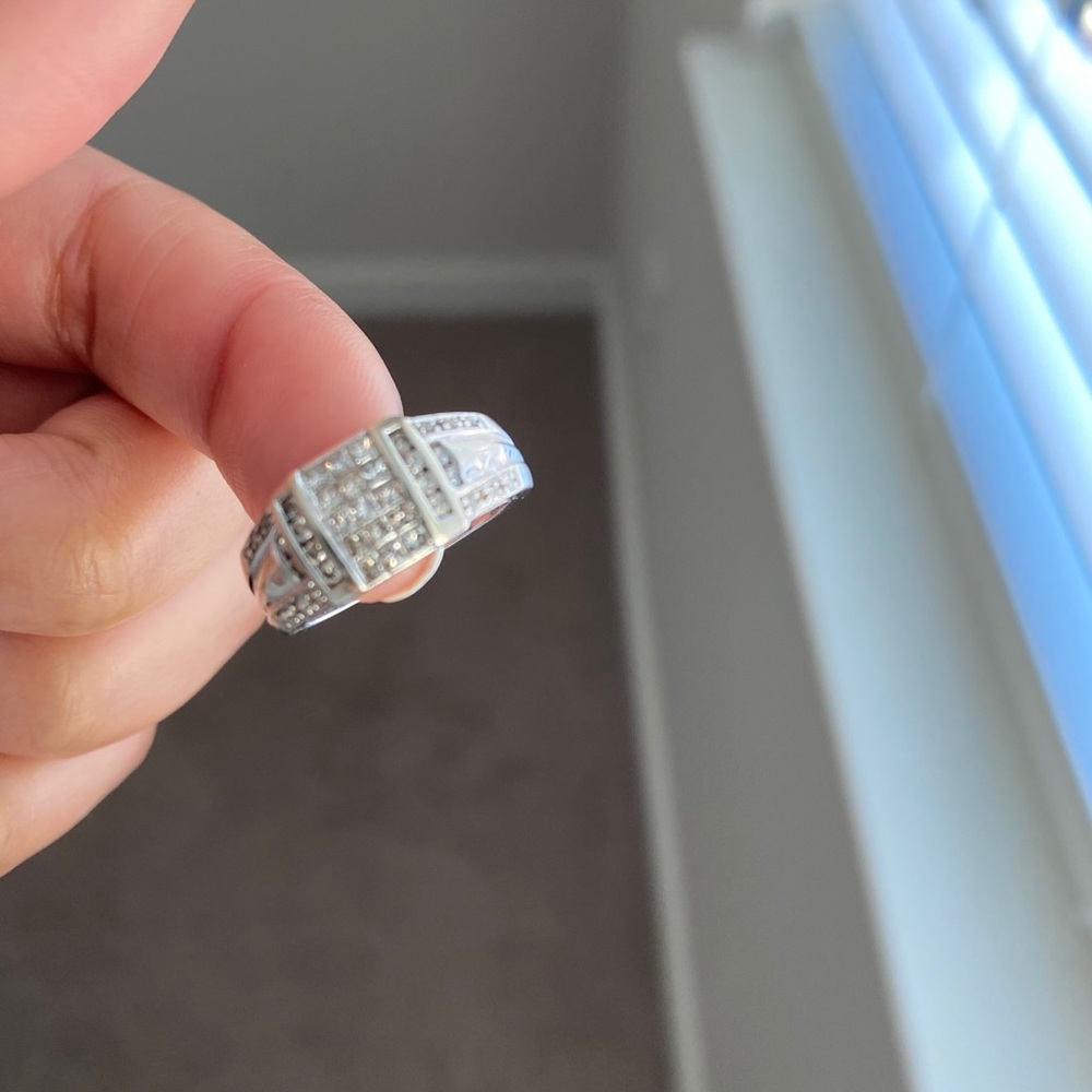 Ring - Picture 3 of 6